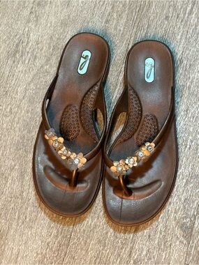 OKA B BROWN FLORAL FLIP FLOP SANDALS SIZE L